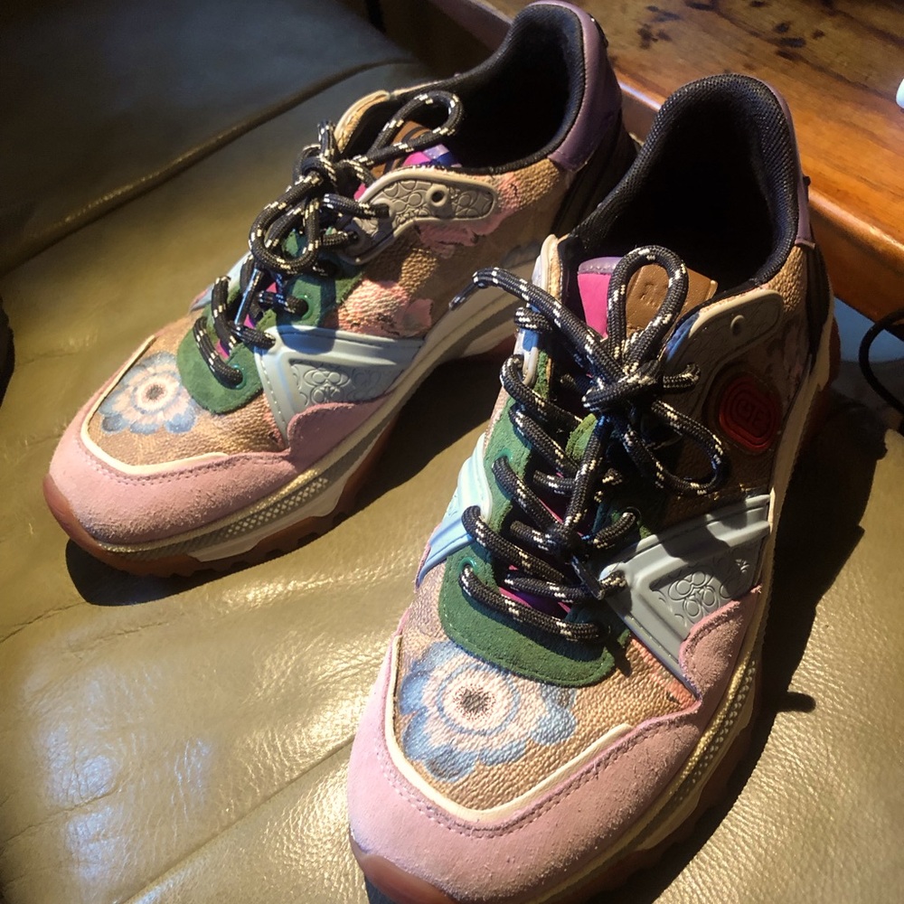 Coach custom tennis shoes ! 8.5 medium
Excellent shape - Hardly any wear !